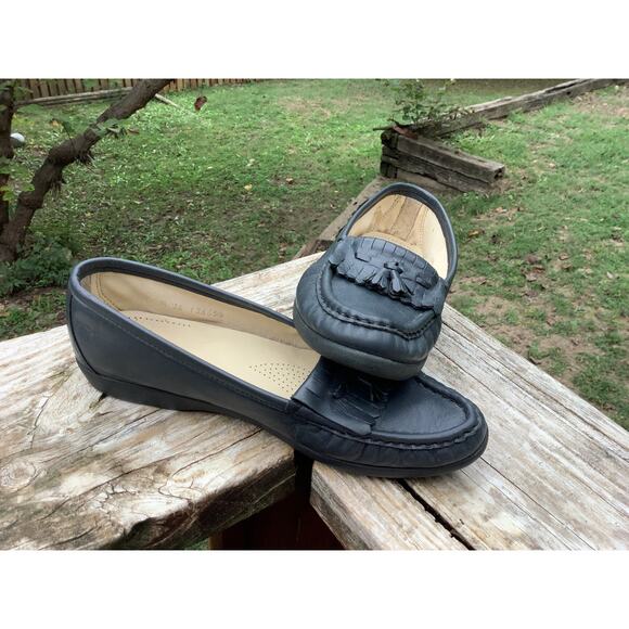 SAS Kittie Kiltie Tassel Fringe Loafers Shoes 7M Navy Blue Slip On Comfort - Picture 1 of 6